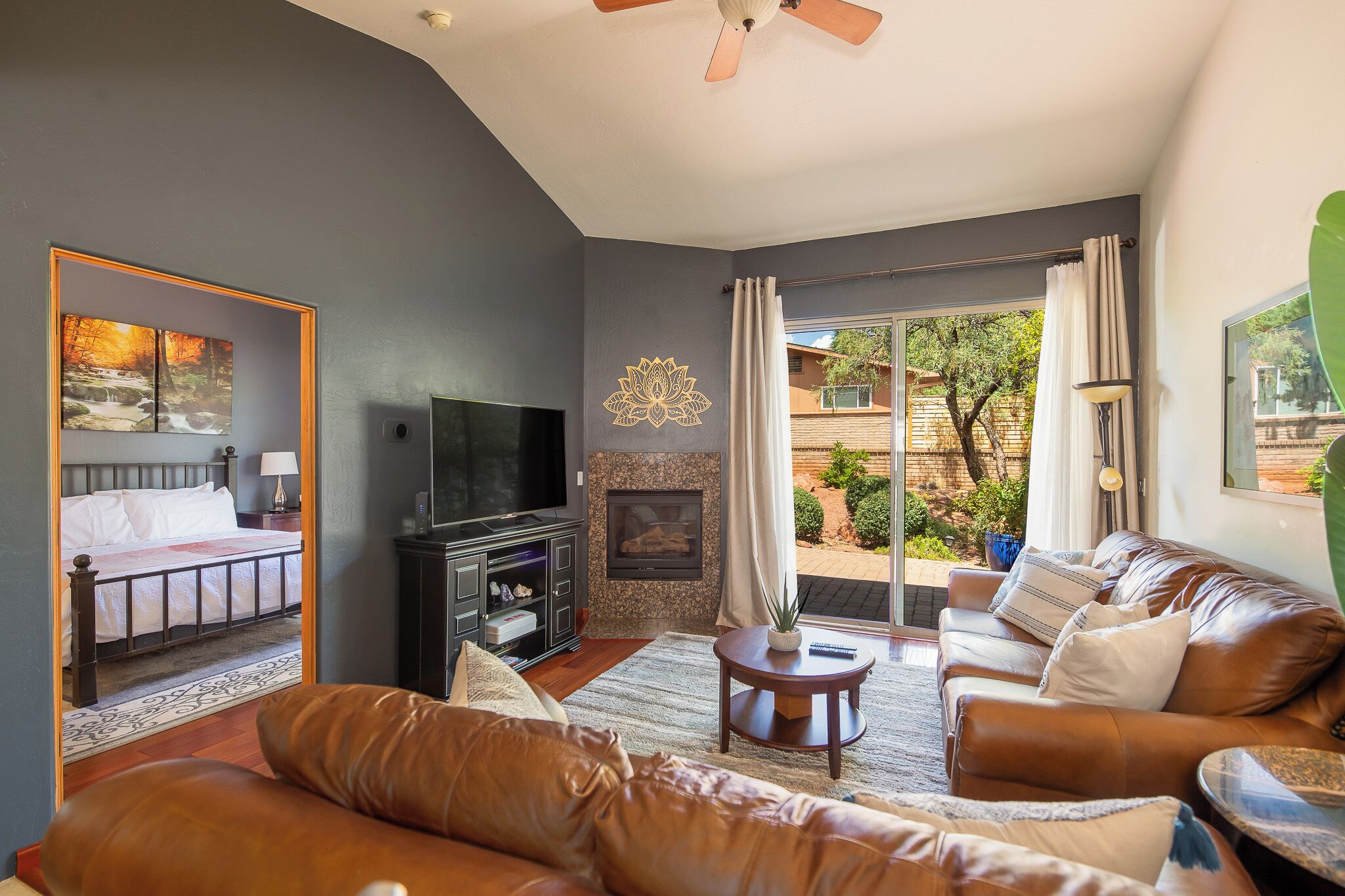 3 habitaciones, tabla de planchar con plancha, wifi y ropa de cama 