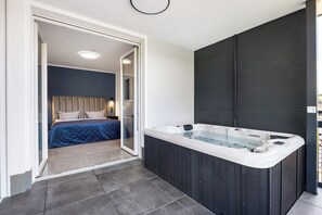 1 bedroom, free WiFi, bed sheets - Holiday Apartment "Egge Resort 7b" with Balcony, Whirlpool & Sauna (Altenbeken)