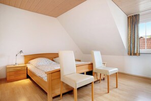 2 bedrooms, iron/ironing board, free WiFi, bed sheets