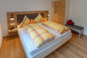 3 chambres, fer et planche à repasser, Wi-Fi gratuit, draps fournis