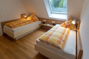 3 chambres, fer et planche à repasser, Wi-Fi gratuit, draps fournis