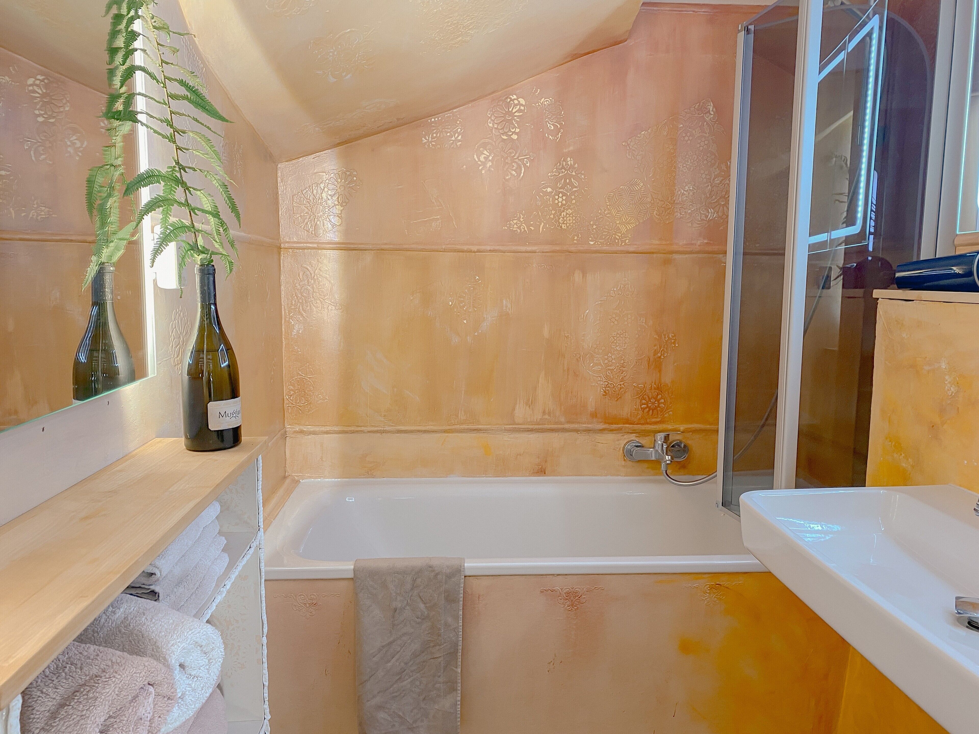 Dusche, Haartrockner, Handtücher