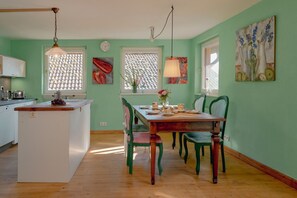 Dining - Apartment 'Haus der Malerin Wolke Eins' with Mountain View, Private Terrace and Wi-Fi (Müllheim)