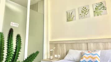 Kamar Standar | Brankas, meja kerja, ruang kerja ramah laptop, dan Wi-Fi gratis