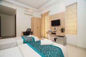 Quarto luxo | Escrivaninha, quartos à prova de som, ferros/tábuas de passar roupa