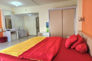 Executive kamer | Een bureau, een strijkplank/strijkijzer, gratis wifi, rolstoeltoegang