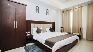 Deluxe Double Room, Balcony | Desk, iron/ironing board, rollaway beds, free WiFi