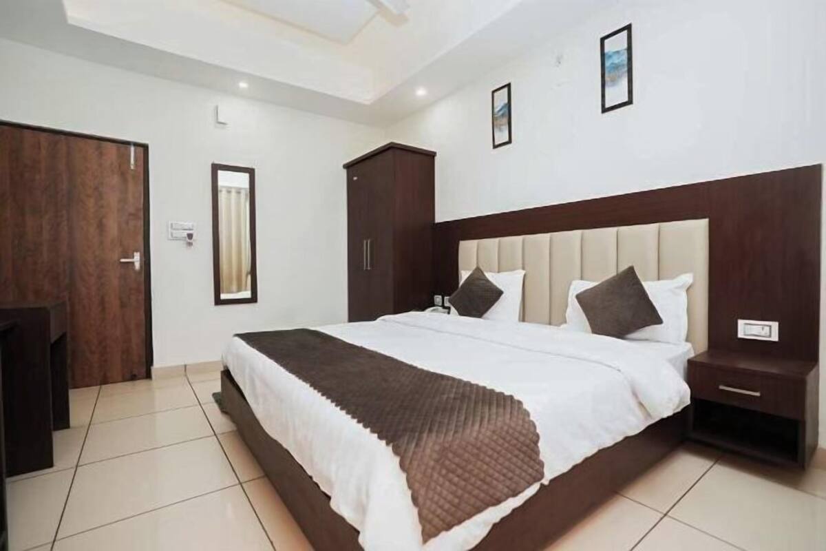 Desk, iron/ironing board, rollaway beds (surcharge), WiFi (free)