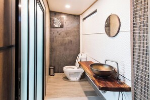Double Room, 1 King Bed | Bathroom | Shower, rainfall showerhead, hair dryer, towels - Na Klongluang Boutique Resort (Khlong Luang)