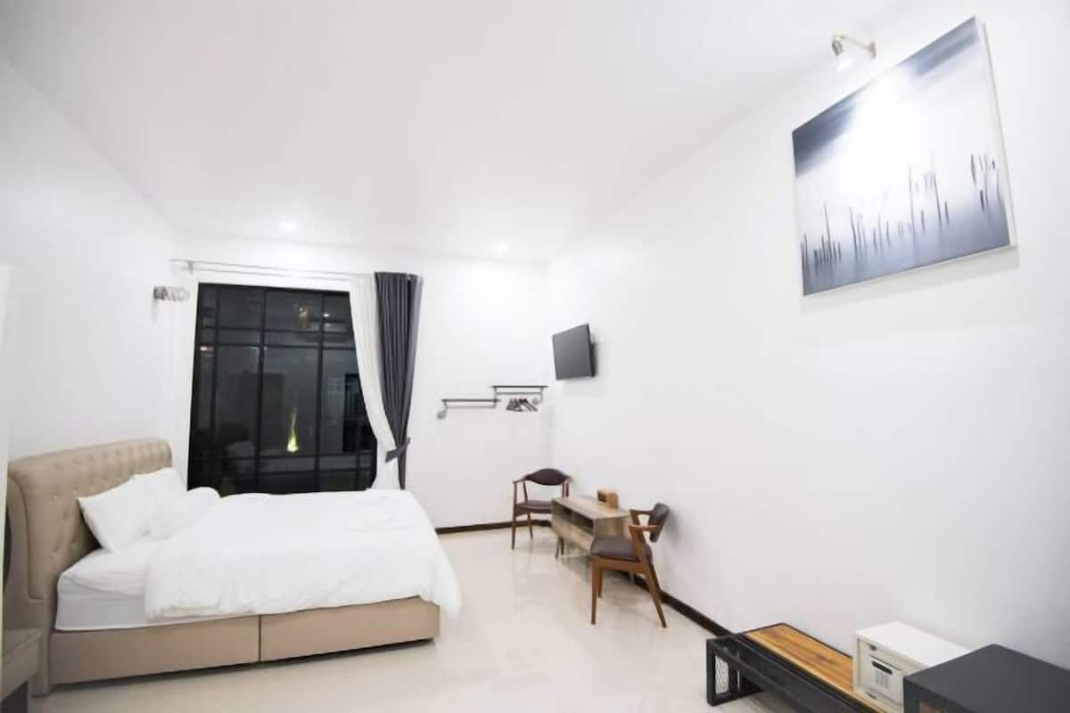 Desk, free WiFi, bed sheets