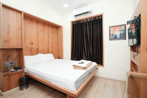 Deluxe Room | Desk, free WiFi, bed sheets - Hotel Elegance Nx (Mumbai)