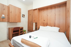 Deluxe Room | Desk, free WiFi, bed sheets