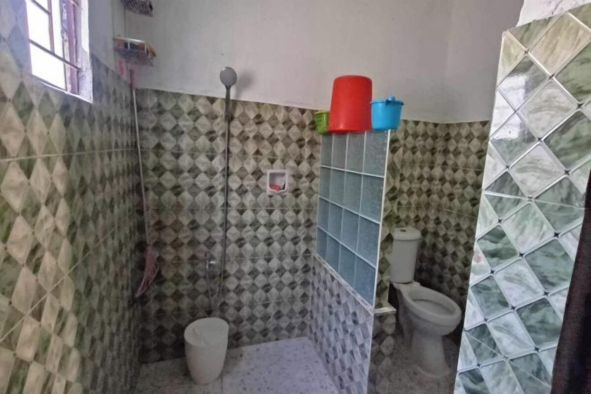 Shower, rainfall showerhead, towels