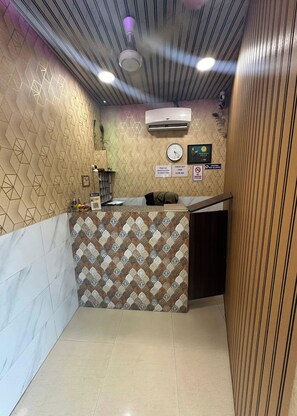 Reception - Hotel Om Residency (Mumbai)