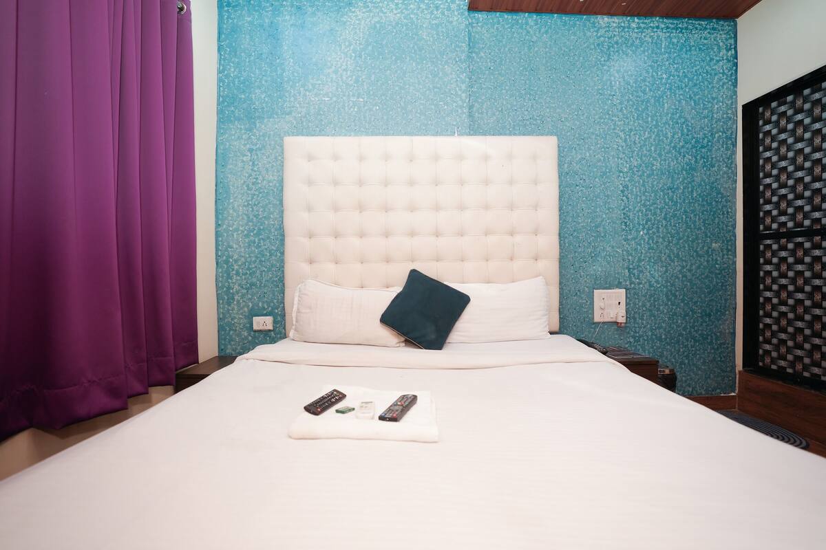 Deluxe Double Room | Desk, free WiFi, bed sheets