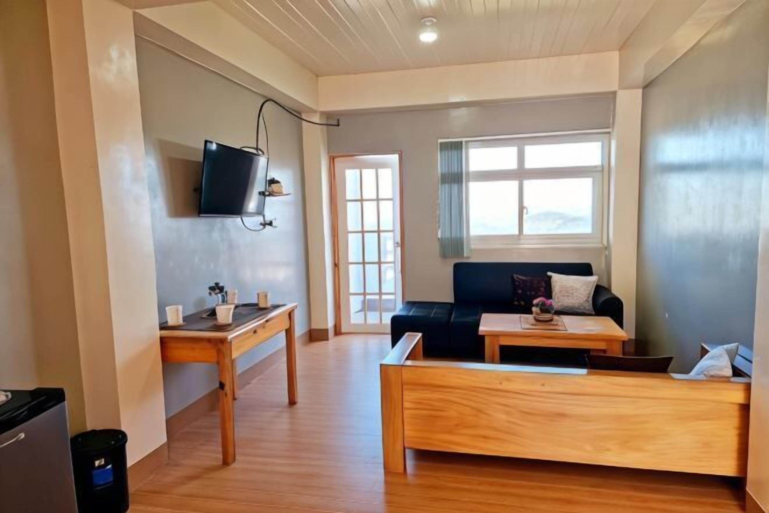 Minibar, skrivebord, wi-fi (inkludert) og sengetøy