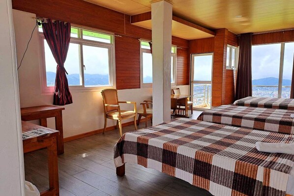 Frigobar, escrivaninha, Wi-Fi de cortesia, roupa de cama