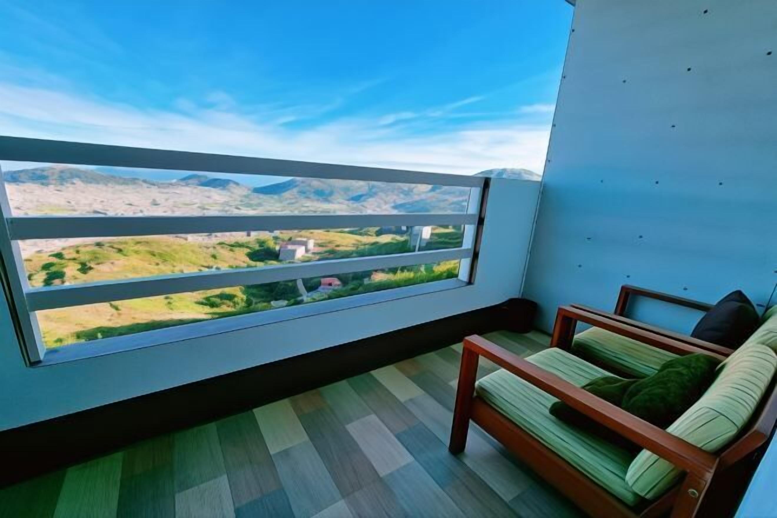 Minibar, escritorio, wifi gratis y ropa de cama 