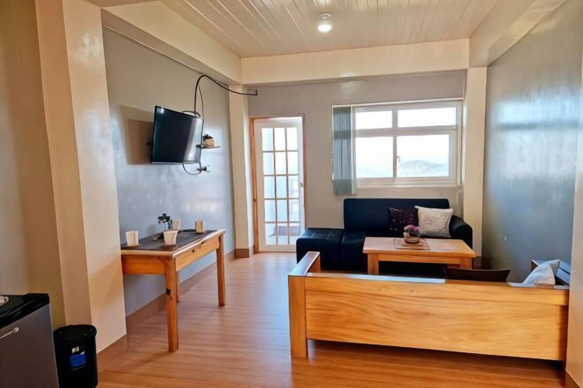 Minibar, escritorio, wifi gratis y ropa de cama