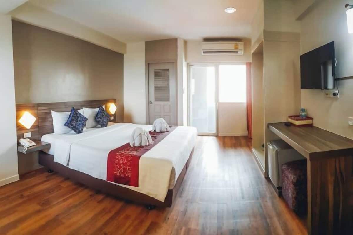 Meja, katil lipat simpan/tambahan, cadar katil