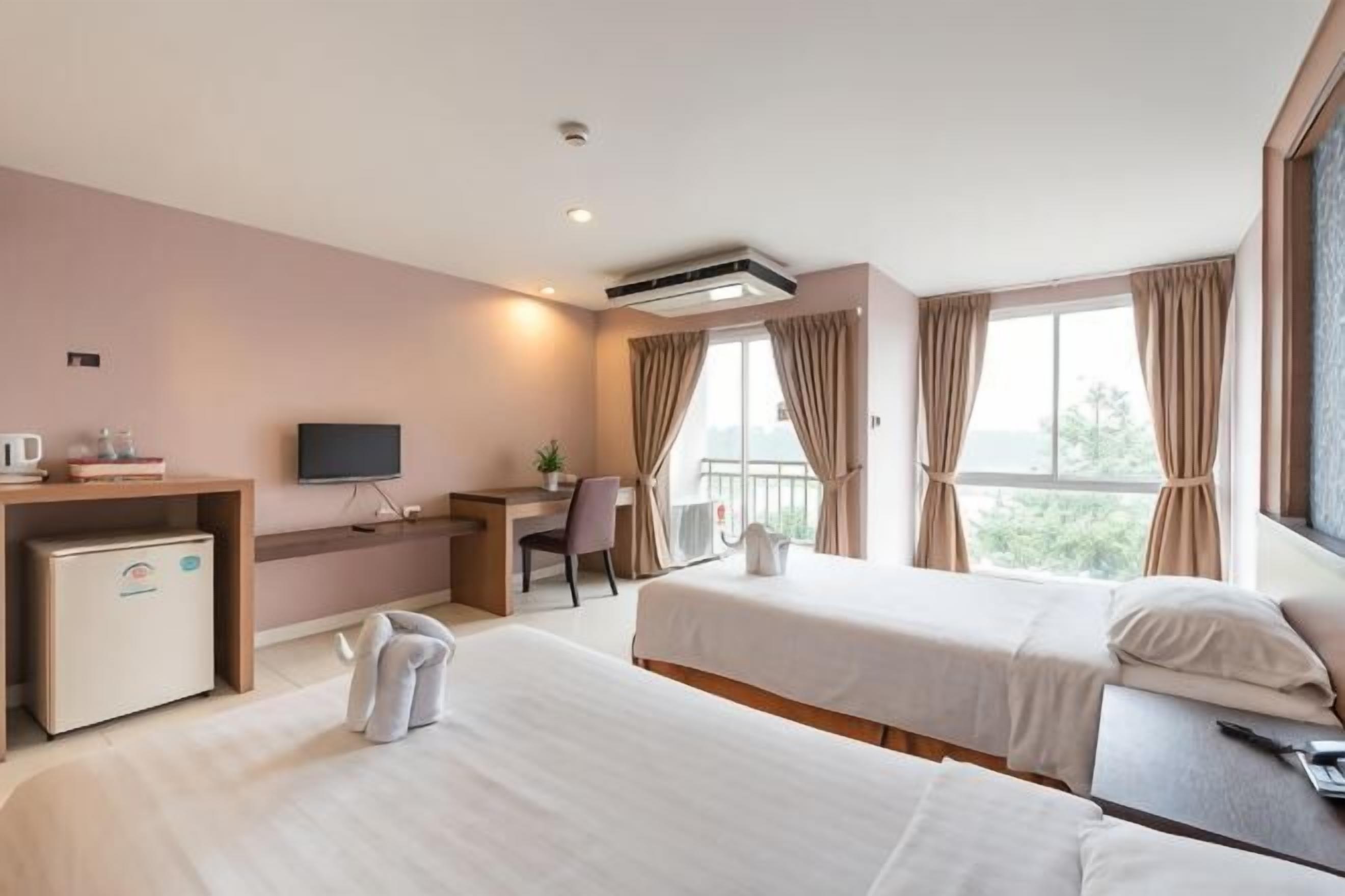 In-room safe, desk, free WiFi, bed sheets