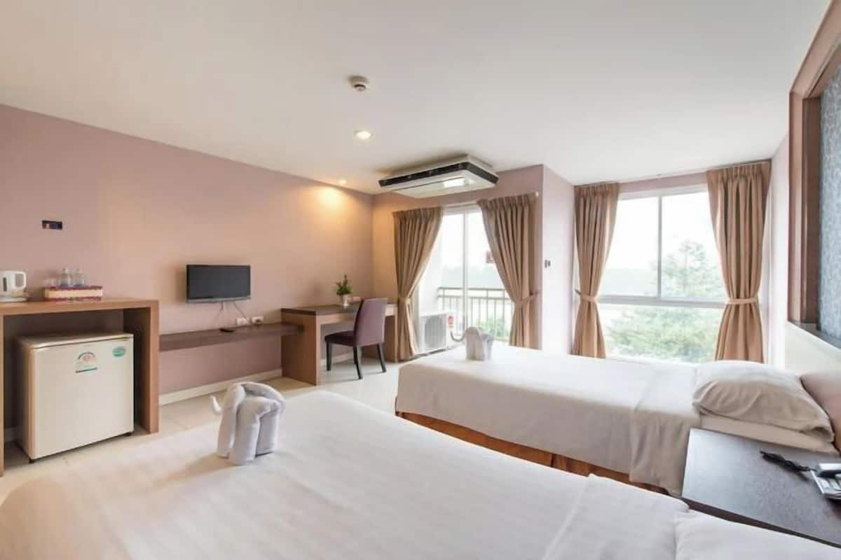 In-room safe, desk, WiFi (free), bed sheets