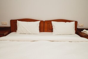 Deluxe Double or Twin Room - Home 92 (Noida)