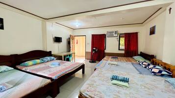 Studio | Desk, free WiFi, bed sheets