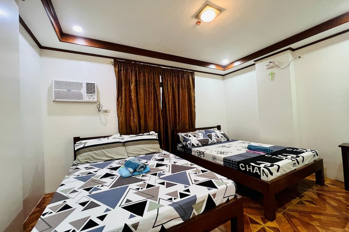 Chambre Quadruple | Bureau, Wi-Fi gratuit, draps fournis