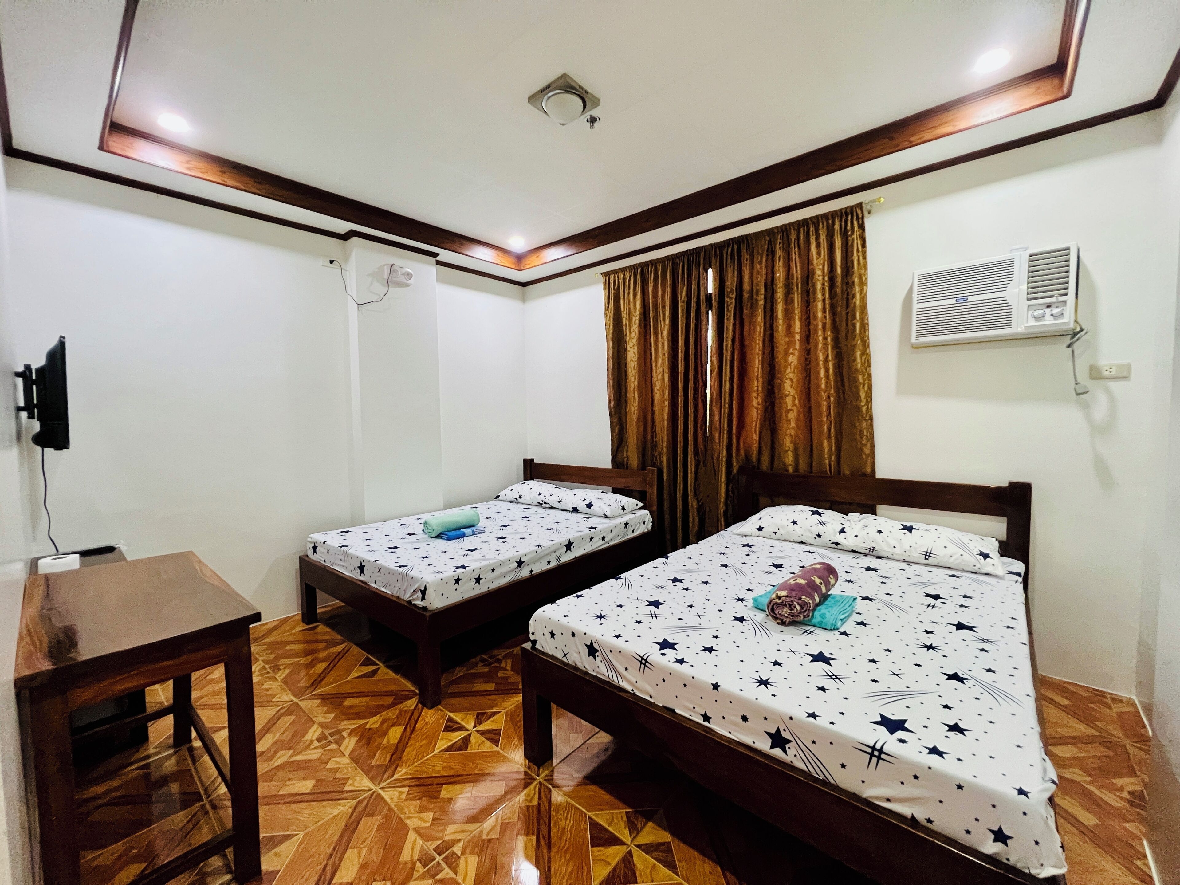 Desk, WiFi (free), bed sheets