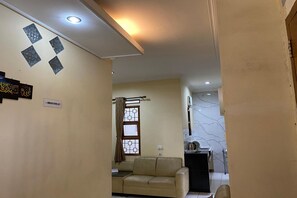 Villa, 2 Bedrooms | Desk, free WiFi, bed sheets - Villa Buana Graha Syariah (Lembang)