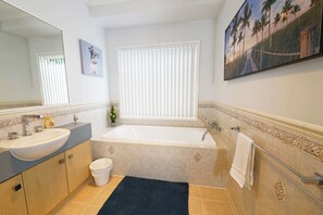 Bathroom - Hallam 5BRM Rental Entire House (Hallam)