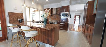 Hallam 5BRM Rental Entire House