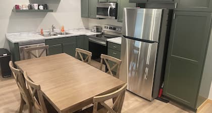 New lakeside apartment with covered parking