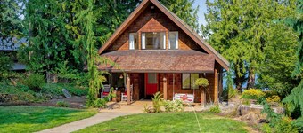 The Hayes Cabin In The Cove | Lakeside house in Olympia with beach access