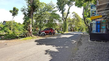 Vista frontal de la propiedad