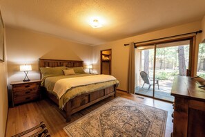 4 bedrooms, desk, iron/ironing board, free WiFi