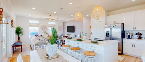 Réfrigérateur, micro-ondes, four, plaque de cuisson