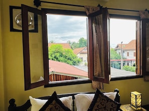 21-inch TV with cable channels - Visoun Luang Prabang Hotel (Luang Prabang)