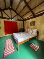 基础客房 | 办公桌