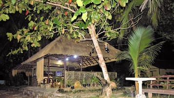 Meja sambut tetamu