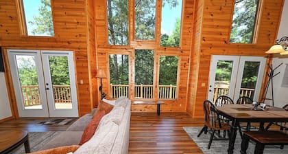 Mountain Lodge • New Hot Tub • Great Mountain Views • Firepit • Pet Friendly