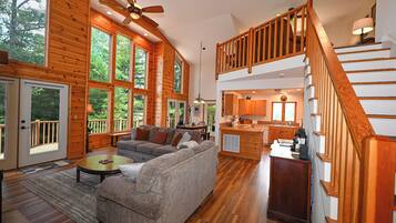 智能电视、壁炉、DVD 播放器、桌上足球