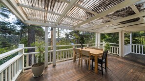 Outdoor dining - Maggies Nest In Blackheath (Blackheath)