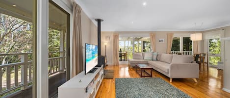 Smart TV, fireplace, DVD player