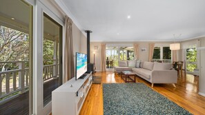 Smart TV, fireplace, DVD player - Maggies Nest In Blackheath (Blackheath)