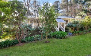 Property grounds - Maggies Nest In Blackheath (Blackheath)