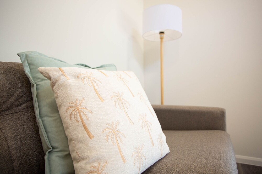 Sweet little cottage by the seaside Rosslyn Vrbo