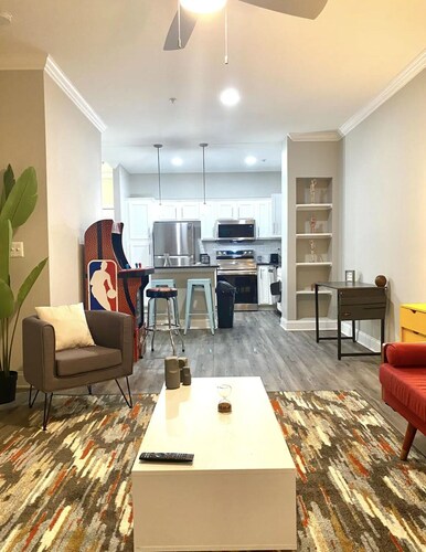 SUAVE&SPACIOUS SUITE NEAR EVERYTHING