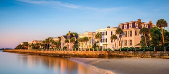 90 Seconds to Beach! Fully Renovated Villa with Spacious Kitchen, Gorgeous Finishes & Screened Porch